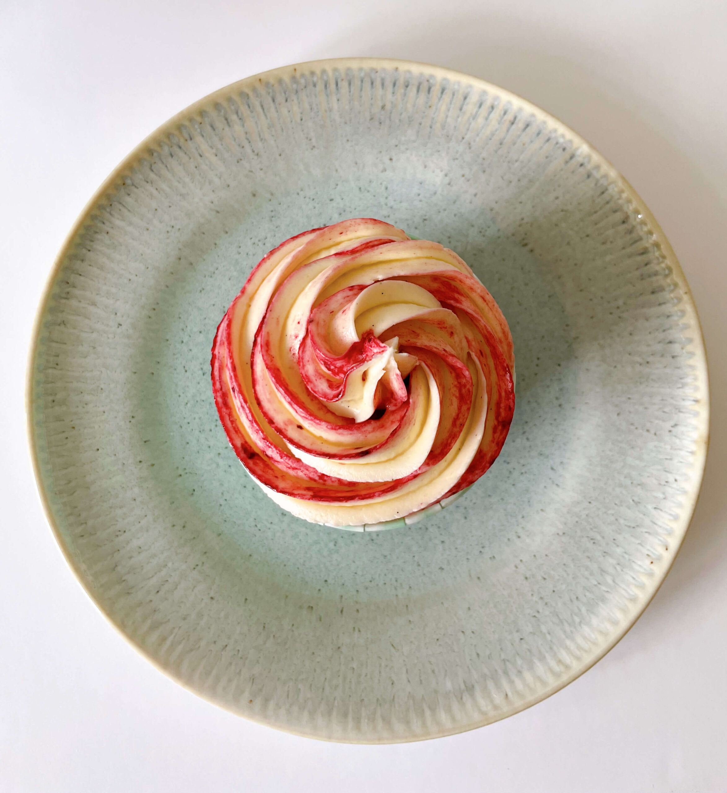 Gluten free White chocolate and Blackberry Cupcakes