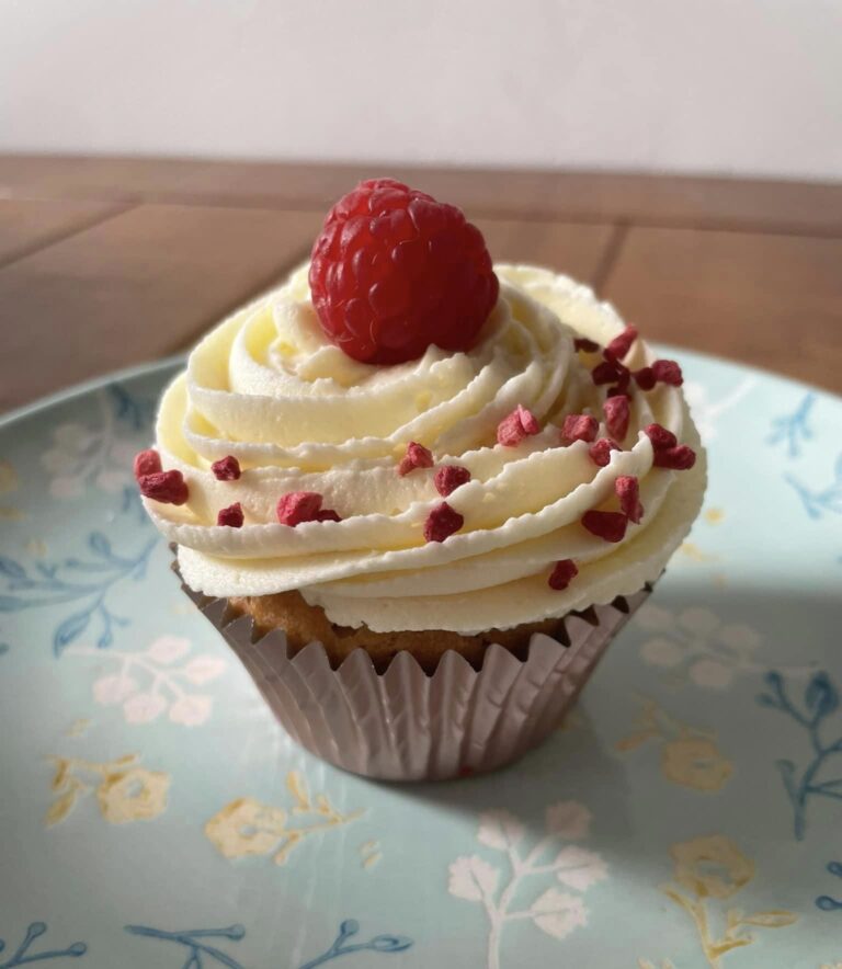 Gluten free White Chocolate and Raspberry Cupcakes